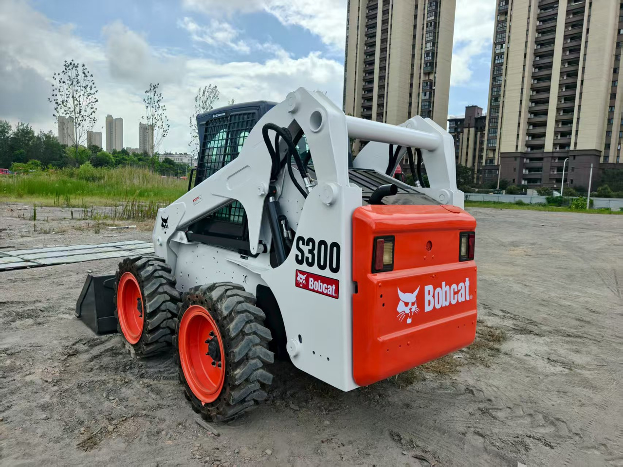BOBCAT skid steer loader S300 Mining/Agriculture/Urban Construction - Mini utovarivač: slika BOBCAT skid steer loader S300 Mining/Agriculture/Urban Construction - Mini utovarivač BOBCAT skid steer loader S300 Mining/Agriculture/Urban Construction - Mini utovarivač: slika BOBCAT skid steer loader S300 Mining/Agriculture/Urban Construction - Mini utovarivač