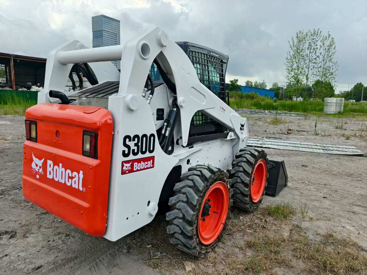 BOBCAT skid steer loader S300 Mining/Agriculture/Urban Construction - Mini utovarivač: slika BOBCAT skid steer loader S300 Mining/Agriculture/Urban Construction - Mini utovarivač BOBCAT skid steer loader S300 Mining/Agriculture/Urban Construction - Mini utovarivač: slika BOBCAT skid steer loader S300 Mining/Agriculture/Urban Construction - Mini utovarivač