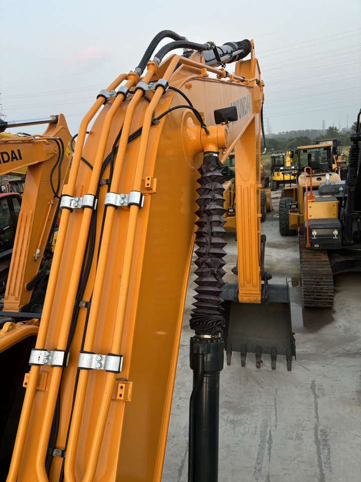 HYUNDAI 220LC—9S Hyundai 20 ton excavator in stock bucket hammer Customizable - Bager gusjeničar: slika HYUNDAI 220LC—9S Hyundai 20 ton excavator in stock bucket hammer Customizable - Bager gusjeničar HYUNDAI 220LC—9S Hyundai 20 ton excavator in stock bucket hammer Customizable - Bager gusjeničar: slika HYUNDAI 220LC—9S Hyundai 20 ton excavator in stock bucket hammer Customizable - Bager gusjeničar