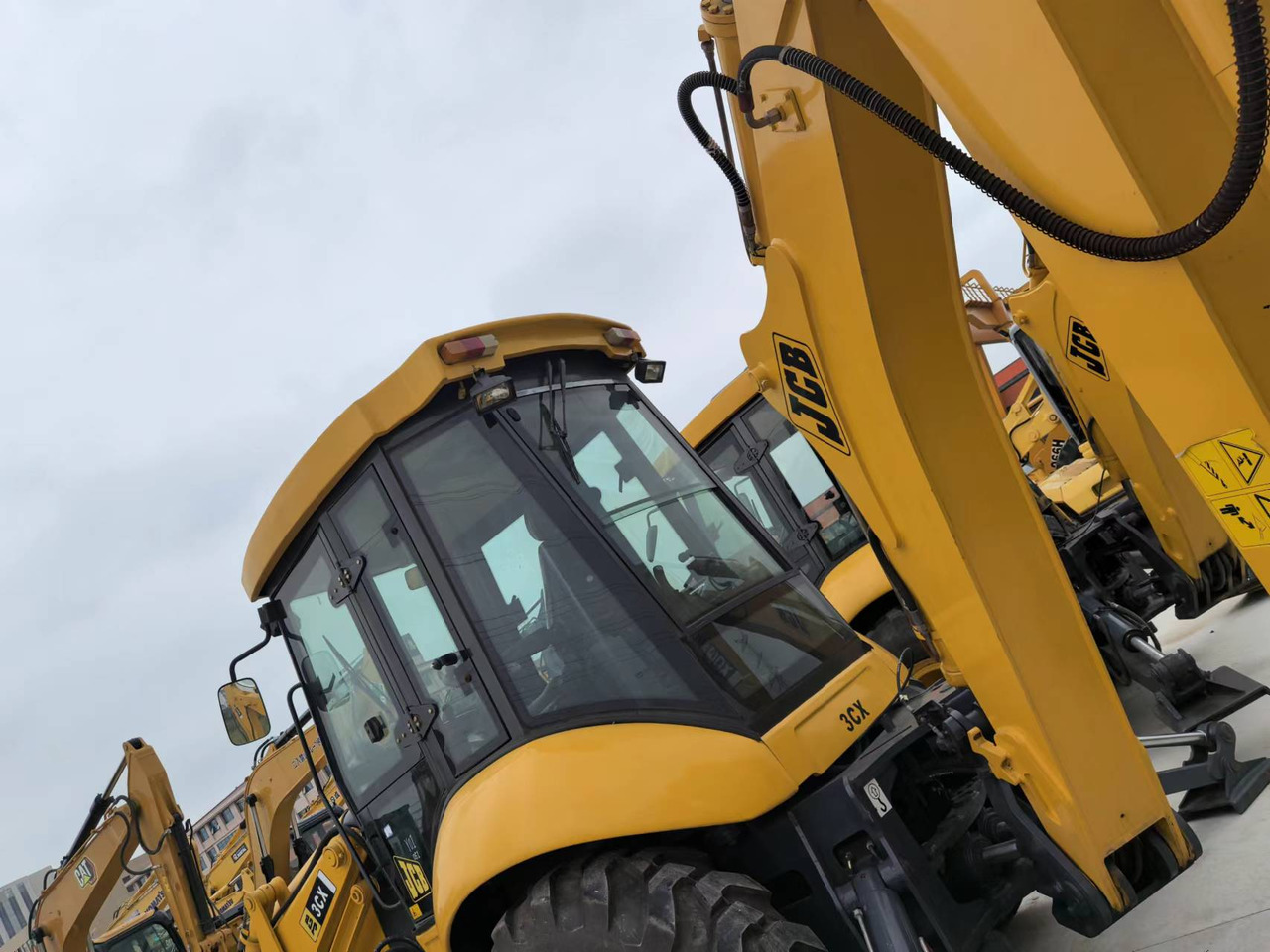 JCB 3CX - Rovokopač-utovarivač: slika JCB 3CX - Rovokopač-utovarivač JCB 3CX - Rovokopač-utovarivač: slika JCB 3CX - Rovokopač-utovarivač