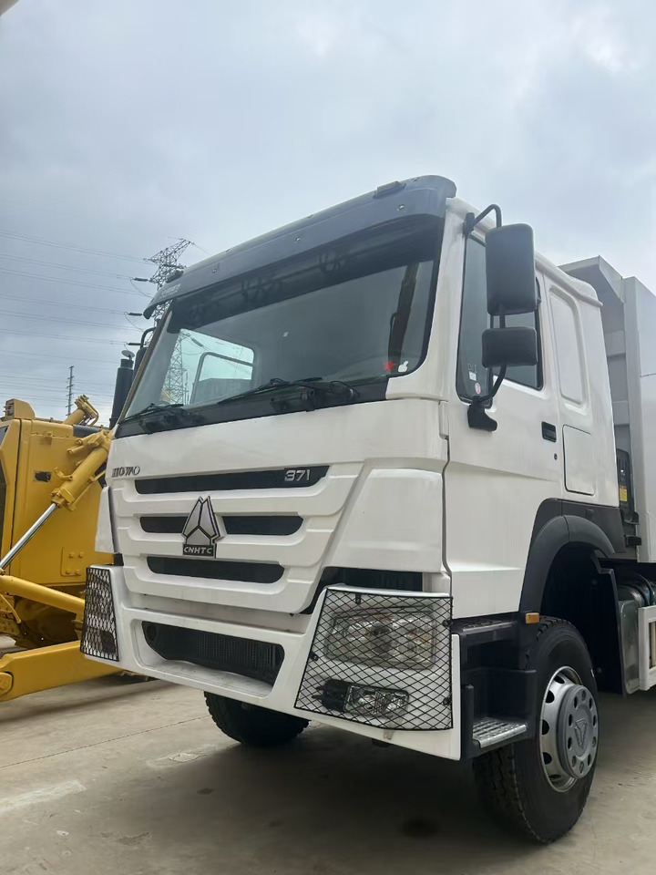 SINOTRUK howo 371 6x4 dump truck SINOTRUK hot sale Customizable - Kiper: slika SINOTRUK howo 371 6x4 dump truck SINOTRUK hot sale Customizable - Kiper SINOTRUK howo 371 6x4 dump truck SINOTRUK hot sale Customizable - Kiper: slika SINOTRUK howo 371 6x4 dump truck SINOTRUK hot sale Customizable - Kiper