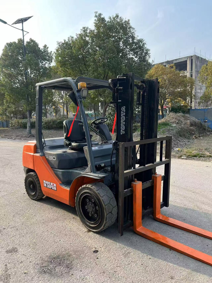 TOYOTA 3 ton 8F used japan brand diesel forklift - Diesel viličar: slika TOYOTA 3 ton 8F used japan brand diesel forklift - Diesel viličar TOYOTA 3 ton 8F used japan brand diesel forklift - Diesel viličar: slika TOYOTA 3 ton 8F used japan brand diesel forklift - Diesel viličar