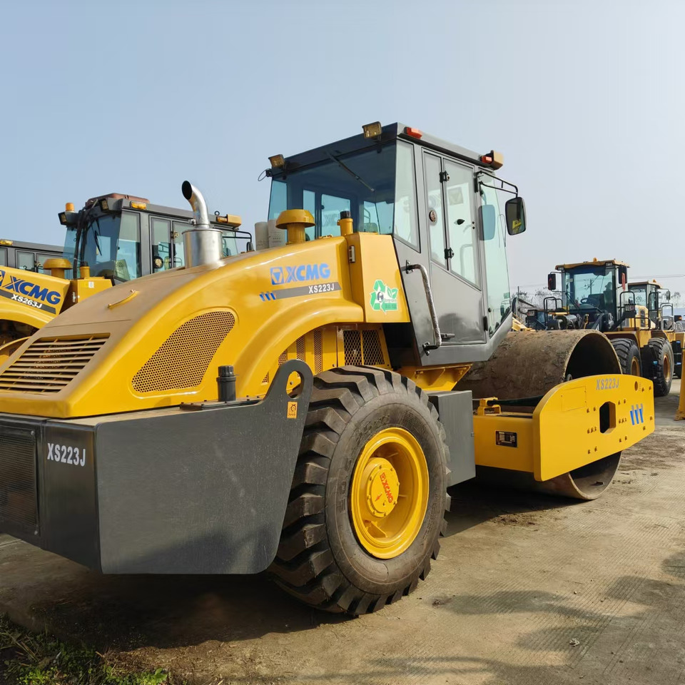 XCMG XS223J used road roller low hours factory price - Kompaktor: slika XCMG XS223J used road roller low hours factory price - Kompaktor XCMG XS223J used road roller low hours factory price - Kompaktor: slika XCMG XS223J used road roller low hours factory price - Kompaktor