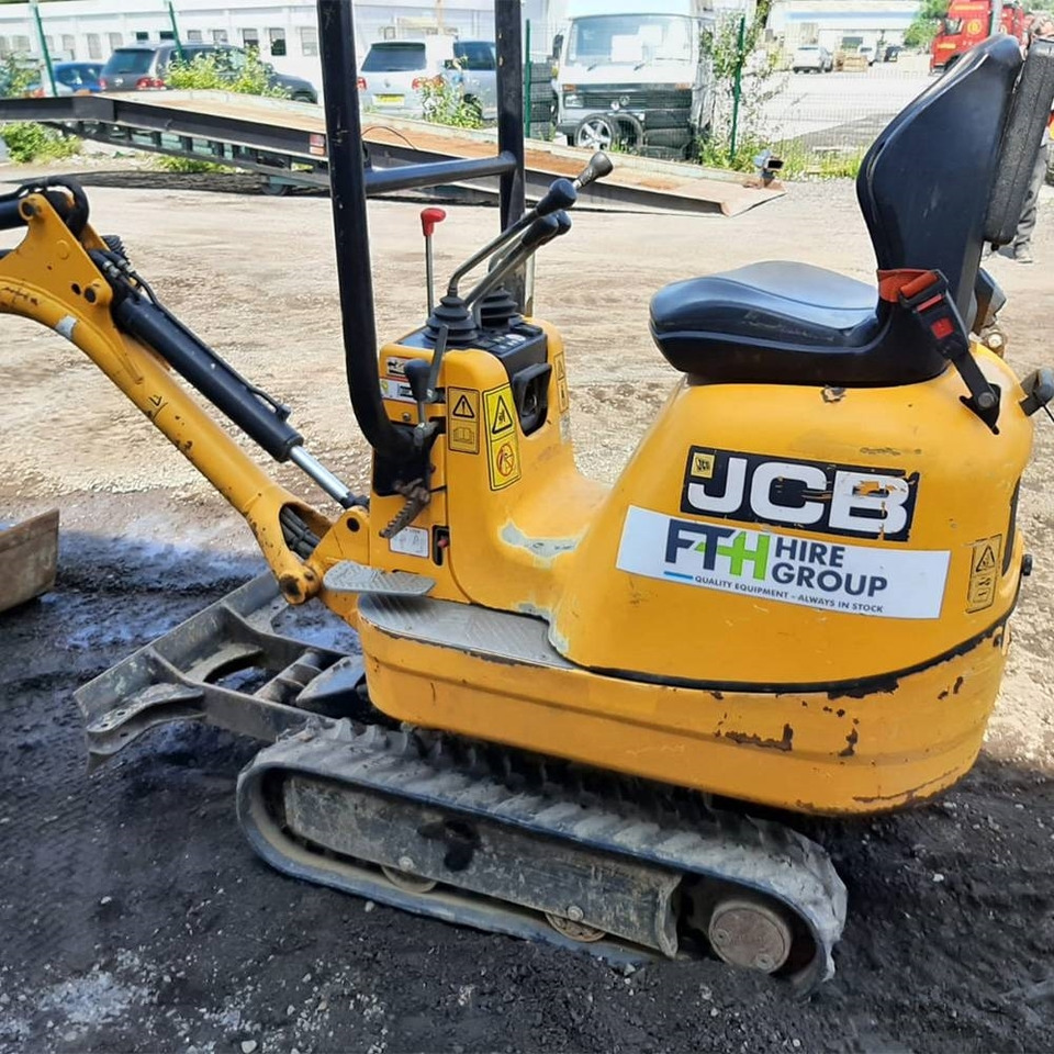 JCB 8008 - Mini bager: slika JCB 8008 - Mini bager JCB 8008 - Mini bager: slika JCB 8008 - Mini bager