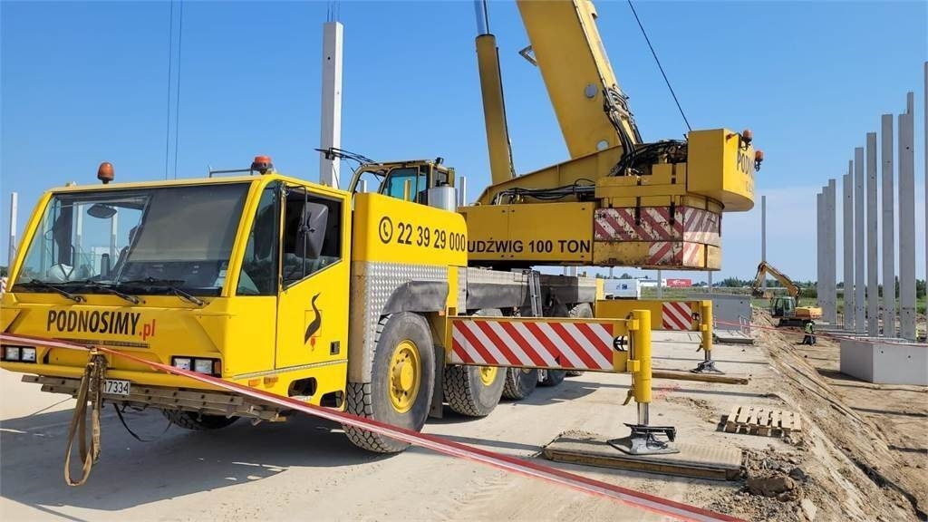 Demag AC-100/5 - Autodizalica za sve terene: slika Demag AC-100/5 - Autodizalica za sve terene Demag AC-100/5 - Autodizalica za sve terene: slika Demag AC-100/5 - Autodizalica za sve terene