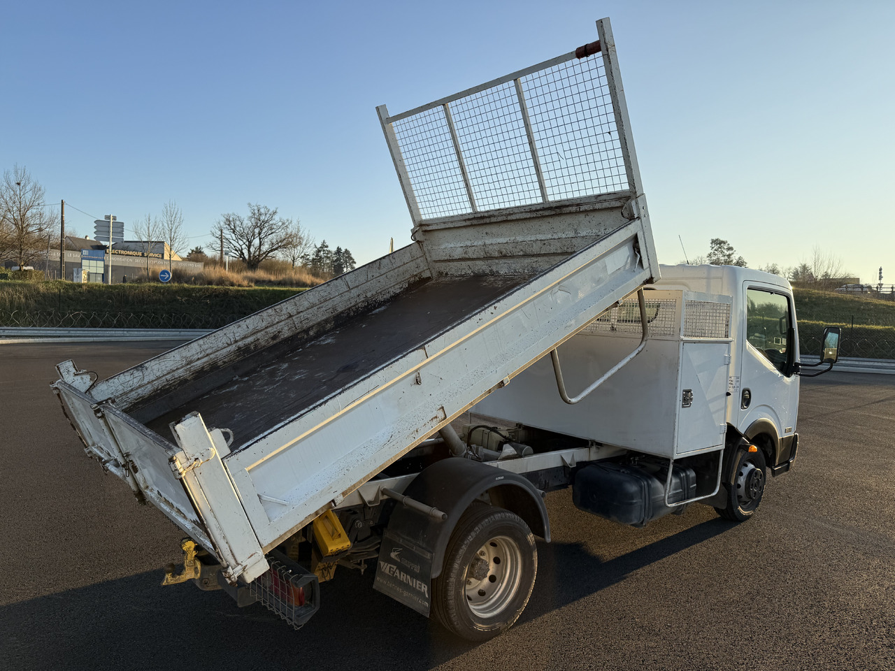 NISSAN CABSTAR 35.11 - Mali kamion kiper: slika NISSAN CABSTAR 35.11 - Mali kamion kiper NISSAN CABSTAR 35.11 - Mali kamion kiper: slika NISSAN CABSTAR 35.11 - Mali kamion kiper