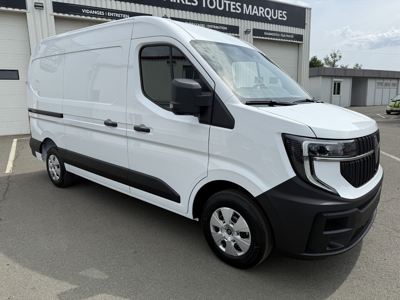 RENAULT MASTER 3T5 L2H2 EXTRA 2.0DCI150 - Furgon: slika RENAULT MASTER 3T5 L2H2 EXTRA 2.0DCI150 - Furgon RENAULT MASTER 3T5 L2H2 EXTRA 2.0DCI150 - Furgon: slika RENAULT MASTER 3T5 L2H2 EXTRA 2.0DCI150 - Furgon