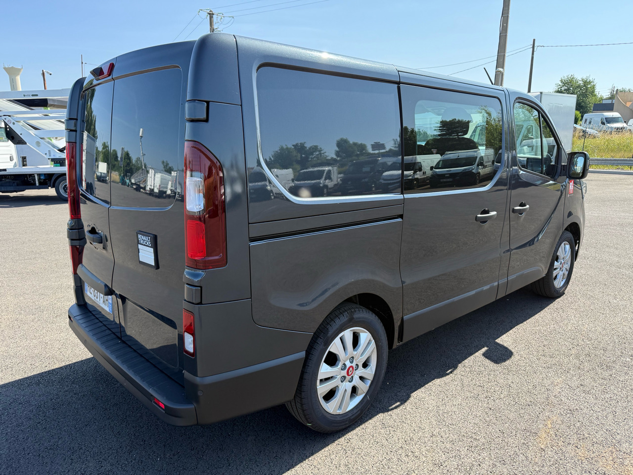 RENAULT Trafic - Furgon: slika RENAULT Trafic - Furgon RENAULT Trafic - Furgon: slika RENAULT Trafic - Furgon