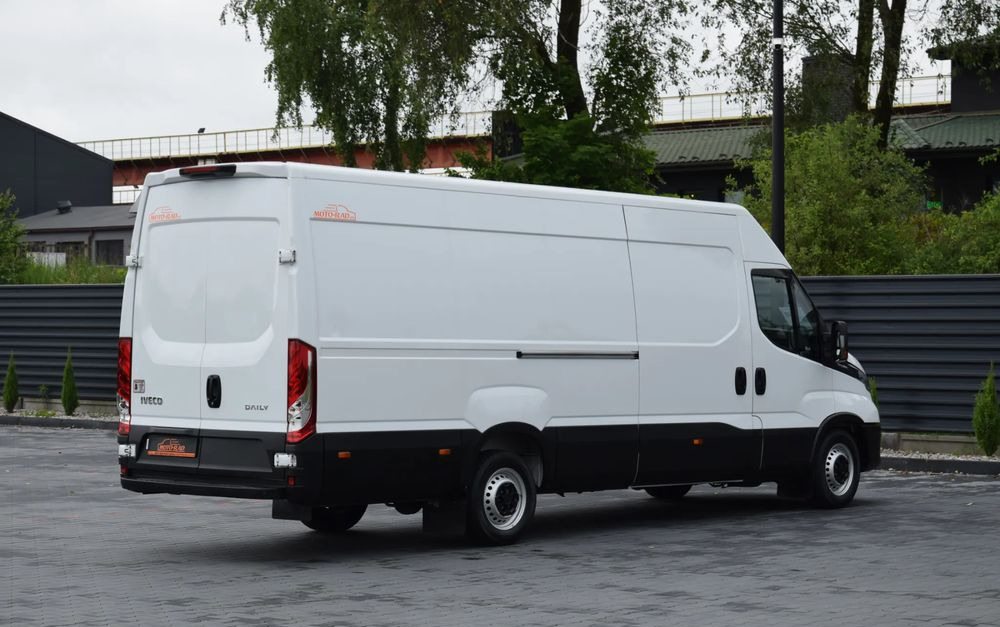 Iveco DAILY MAXI 35S16 / 2.3 - 160 KM / AUTOMAT HI-MATIC / NOWY MODEL / 3 OSOBY / DOSTAWCZE / BLASZAK / KLIMA / CZUJNIKI COFANIA / NISKI PRZEBIEG / 2022 / SERWISOWANY / Z NIEMIEC - Furgon: slika Iveco DAILY MAXI 35S16 / 2.3 - 160 KM / AUTOMAT HI-MATIC / NOWY MODEL / 3 OSOBY / DOSTAWCZE / BLASZAK / KLIMA / CZUJNIKI COFANIA / NISKI PRZEBIEG / 2022 / SERWISOWANY / Z NIEMIEC - Furgon Iveco DAILY MAXI 35S16 / 2.3 - 160 KM / AUTOMAT HI-MATIC / NOWY MODEL / 3 OSOBY / DOSTAWCZE / BLASZAK / KLIMA / CZUJNIKI COFANIA / NISKI PRZEBIEG / 2022 / SERWISOWANY / Z NIEMIEC - Furgon: slika Iveco DAILY MAXI 35S16 / 2.3 - 160 KM / AUTOMAT HI-MATIC / NOWY MODEL / 3 OSOBY / DOSTAWCZE / BLASZAK / KLIMA / CZUJNIKI COFANIA / NISKI PRZEBIEG / 2022 / SERWISOWANY / Z NIEMIEC - Furgon