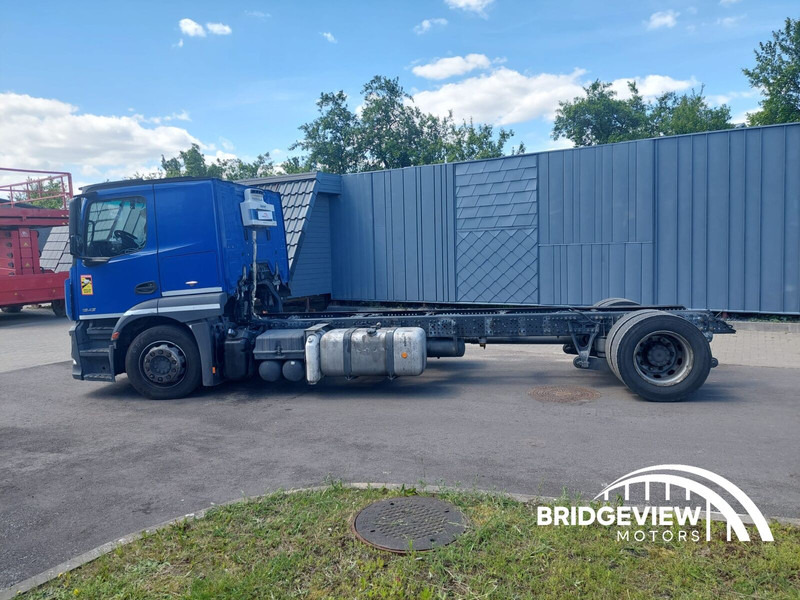 Mercedes-Benz Actros 1843 - Kamion-šasija: slika Mercedes-Benz Actros 1843 - Kamion-šasija Mercedes-Benz Actros 1843 - Kamion-šasija: slika Mercedes-Benz Actros 1843 - Kamion-šasija