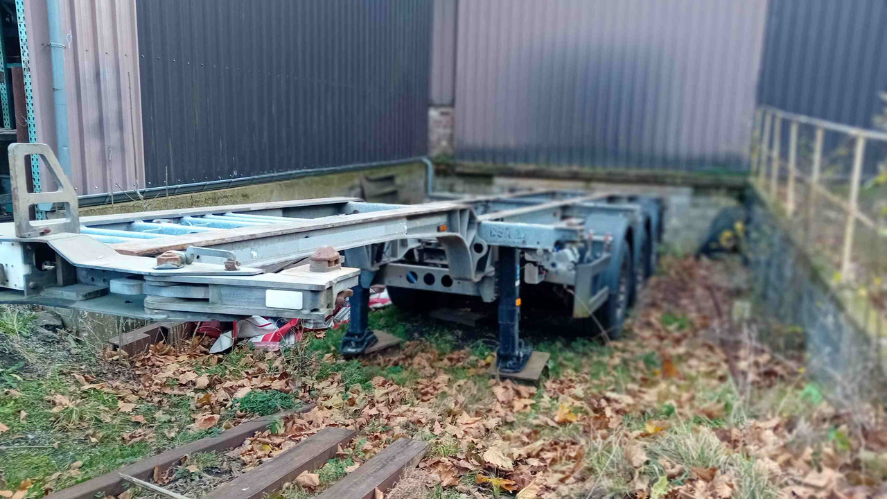 SCHMITZ CARGOBULL châssis porte-conteneur semi-remorque Os - type SGF*3 - adaptable pour conteneur 20' et 40' - Transporter kontejnera/ Poluprikolica s izmjenjivim sanducima: slika SCHMITZ CARGOBULL châssis porte-conteneur semi-remorque Os - type SGF*3 - adaptable pour conteneur 20' et 40' - Transporter kontejnera/ Poluprikolica s izmjenjivim sanducima SCHMITZ CARGOBULL châssis porte-conteneur semi-remorque Os - type SGF*3 - adaptable pour conteneur 20' et 40' - Transporter kontejnera/ Poluprikolica s izmjenjivim sanducima: slika SCHMITZ CARGOBULL châssis porte-conteneur semi-remorque Os - type SGF*3 - adaptable pour conteneur 20' et 40' - Transporter kontejnera/ Poluprikolica s izmjenjivim sanducima