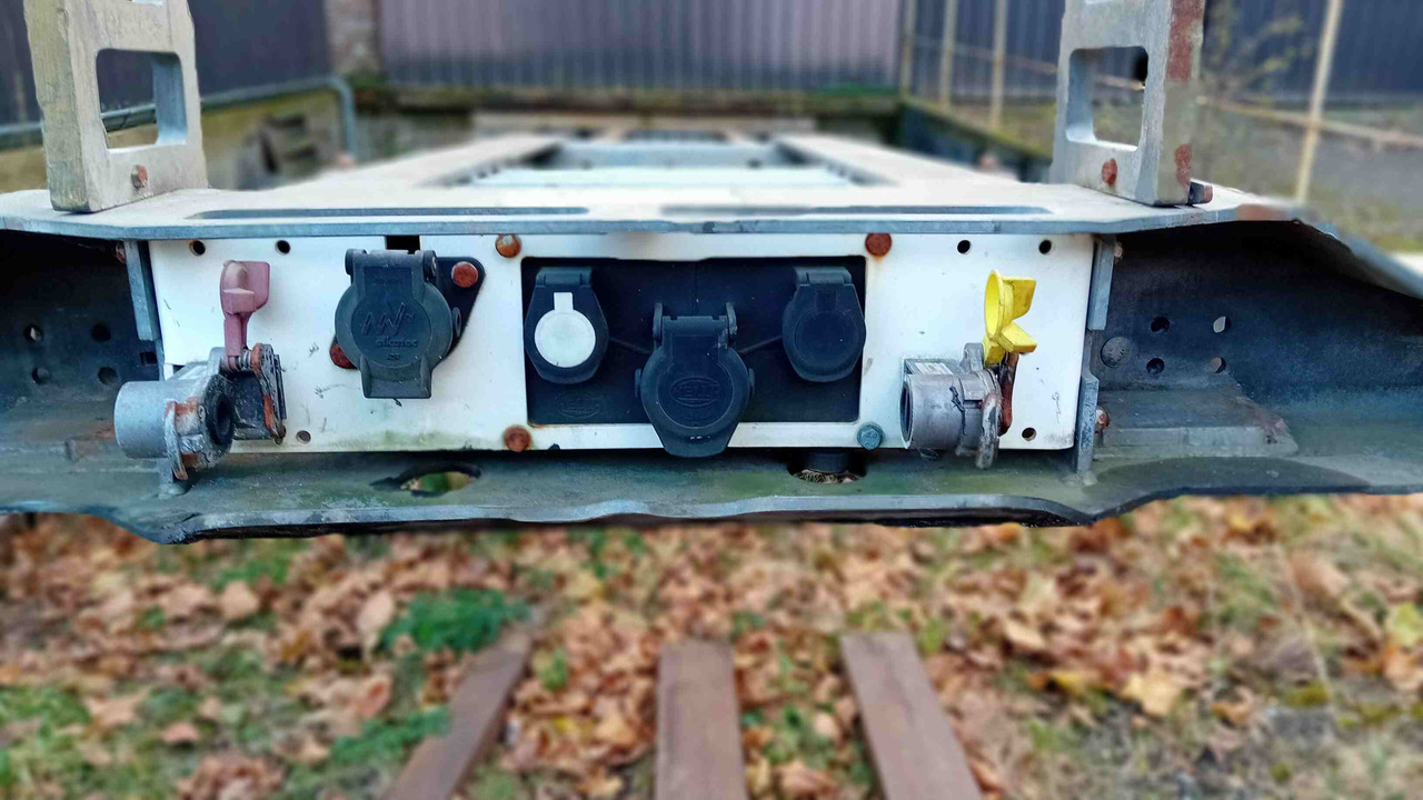 SCHMITZ CARGOBULL châssis porte-conteneur semi-remorque Os - type SGF*3 - adaptable pour conteneur 20' et 40' - Transporter kontejnera/ Poluprikolica s izmjenjivim sanducima: slika SCHMITZ CARGOBULL châssis porte-conteneur semi-remorque Os - type SGF*3 - adaptable pour conteneur 20' et 40' - Transporter kontejnera/ Poluprikolica s izmjenjivim sanducima SCHMITZ CARGOBULL châssis porte-conteneur semi-remorque Os - type SGF*3 - adaptable pour conteneur 20' et 40' - Transporter kontejnera/ Poluprikolica s izmjenjivim sanducima: slika SCHMITZ CARGOBULL châssis porte-conteneur semi-remorque Os - type SGF*3 - adaptable pour conteneur 20' et 40' - Transporter kontejnera/ Poluprikolica s izmjenjivim sanducima