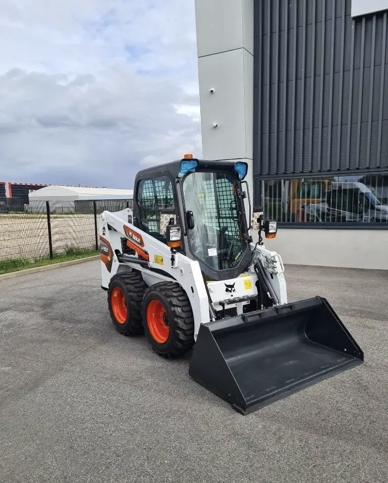 BOBCAT S450 - Mini utovarivač: slika BOBCAT S450 - Mini utovarivač BOBCAT S450 - Mini utovarivač: slika BOBCAT S450 - Mini utovarivač