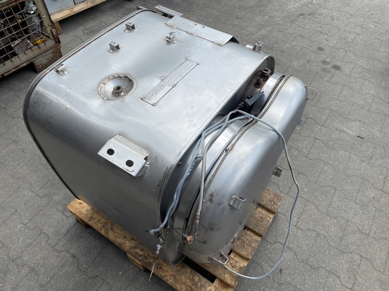 KATALIZATOR MAN TGX TGS EURO 6 DPF TŁUMIK WYDECH 81151036114 - Ispušna cijev za Kamion: slika KATALIZATOR MAN TGX TGS EURO 6 DPF TŁUMIK WYDECH 81151036114 - Ispušna cijev za Kamion KATALIZATOR MAN TGX TGS EURO 6 DPF TŁUMIK WYDECH 81151036114 - Ispušna cijev za Kamion: slika KATALIZATOR MAN TGX TGS EURO 6 DPF TŁUMIK WYDECH 81151036114 - Ispušna cijev za Kamion