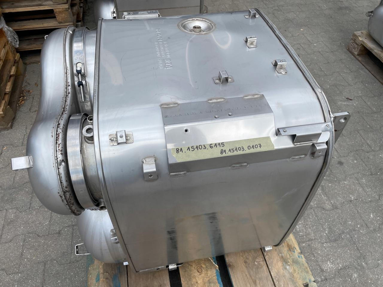 KATALIZATOR MAN TGX TGS EURO 6 DPF TŁUMIK WYDECH 81151036115 - Katalizator za Kamion: slika  KATALIZATOR MAN TGX TGS EURO 6 DPF TŁUMIK WYDECH 81151036115 - Katalizator za Kamion KATALIZATOR MAN TGX TGS EURO 6 DPF TŁUMIK WYDECH 81151036115 - Katalizator za Kamion: slika  KATALIZATOR MAN TGX TGS EURO 6 DPF TŁUMIK WYDECH 81151036115 - Katalizator za Kamion