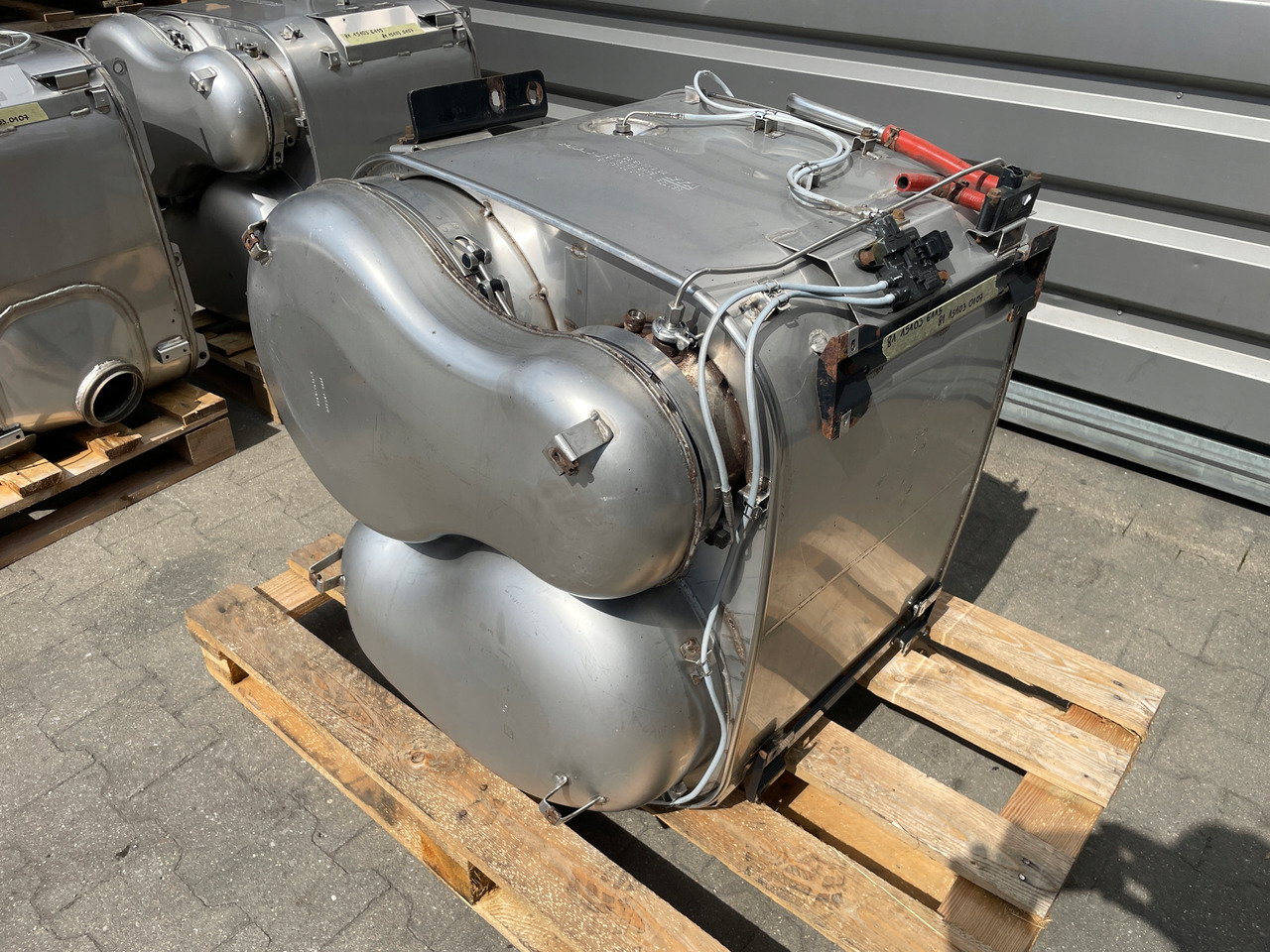 KATALIZATOR MAN TGX TGS EURO 6 DPF TŁUMIK WYDECH 81151036115 - Katalizator za Kamion: slika  KATALIZATOR MAN TGX TGS EURO 6 DPF TŁUMIK WYDECH 81151036115 - Katalizator za Kamion KATALIZATOR MAN TGX TGS EURO 6 DPF TŁUMIK WYDECH 81151036115 - Katalizator za Kamion: slika  KATALIZATOR MAN TGX TGS EURO 6 DPF TŁUMIK WYDECH 81151036115 - Katalizator za Kamion