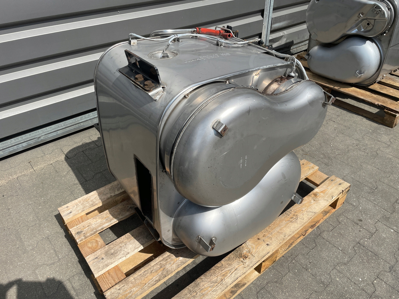 KATALIZATOR MAN TGX TGS EURO 6 DPF TŁUMIK WYDECH 81151036115 - Katalizator za Kamion: slika  KATALIZATOR MAN TGX TGS EURO 6 DPF TŁUMIK WYDECH 81151036115 - Katalizator za Kamion KATALIZATOR MAN TGX TGS EURO 6 DPF TŁUMIK WYDECH 81151036115 - Katalizator za Kamion: slika  KATALIZATOR MAN TGX TGS EURO 6 DPF TŁUMIK WYDECH 81151036115 - Katalizator za Kamion