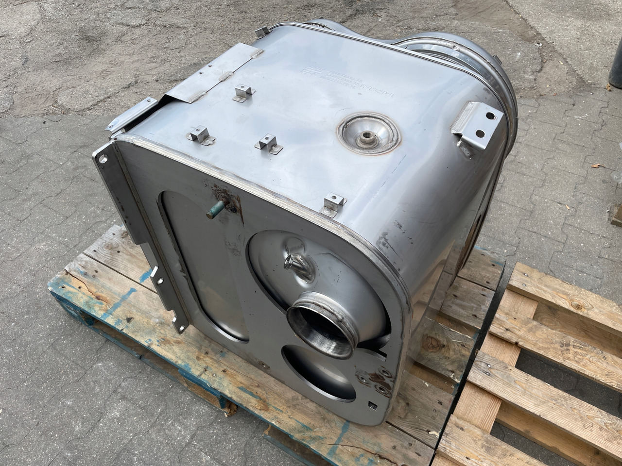 KATALIZATOR MAN TGX TGS EURO 6 DPF TŁUMIK WYDECH 81151036115 - Katalizator za Kamion: slika  KATALIZATOR MAN TGX TGS EURO 6 DPF TŁUMIK WYDECH 81151036115 - Katalizator za Kamion KATALIZATOR MAN TGX TGS EURO 6 DPF TŁUMIK WYDECH 81151036115 - Katalizator za Kamion: slika  KATALIZATOR MAN TGX TGS EURO 6 DPF TŁUMIK WYDECH 81151036115 - Katalizator za Kamion