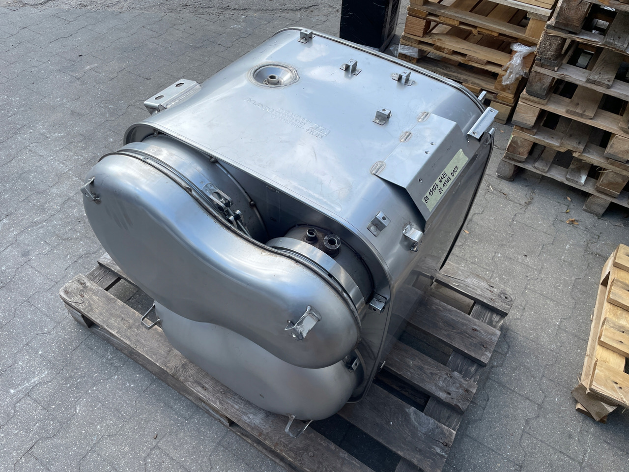 KATALIZATOR MAN TGX TGS EURO 6 DPF TŁUMIK WYDECH 81151036125 - Katalizator: slika  KATALIZATOR MAN TGX TGS EURO 6 DPF TŁUMIK WYDECH 81151036125 - Katalizator KATALIZATOR MAN TGX TGS EURO 6 DPF TŁUMIK WYDECH 81151036125 - Katalizator: slika  KATALIZATOR MAN TGX TGS EURO 6 DPF TŁUMIK WYDECH 81151036125 - Katalizator