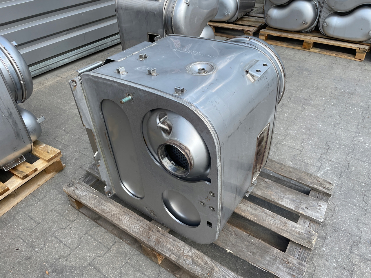 KATALIZATOR MAN TGX TGS EURO 6 DPF TŁUMIK WYDECH 81151036125 - Katalizator: slika  KATALIZATOR MAN TGX TGS EURO 6 DPF TŁUMIK WYDECH 81151036125 - Katalizator KATALIZATOR MAN TGX TGS EURO 6 DPF TŁUMIK WYDECH 81151036125 - Katalizator: slika  KATALIZATOR MAN TGX TGS EURO 6 DPF TŁUMIK WYDECH 81151036125 - Katalizator