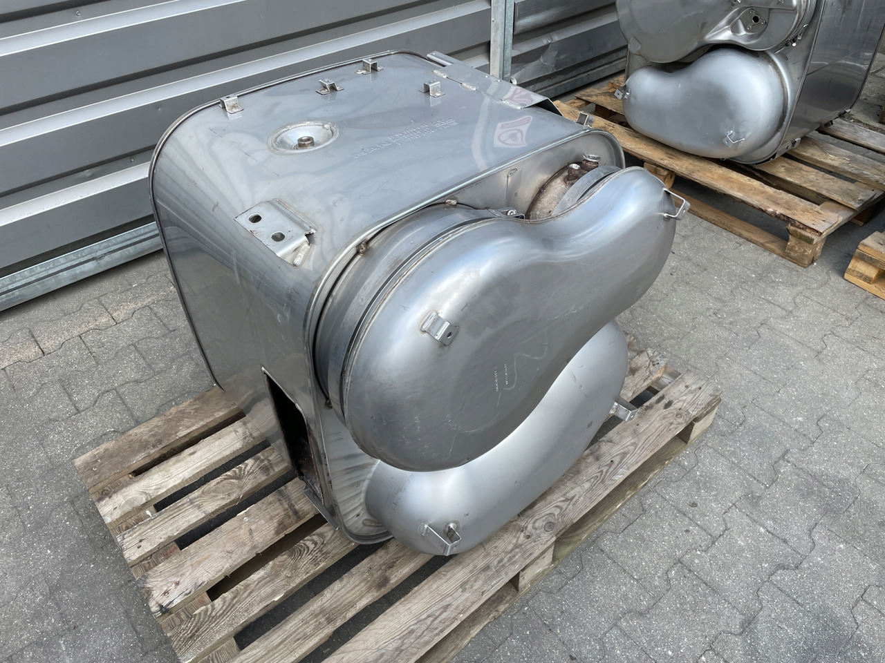 KATALIZATOR MAN TGX TGS EURO 6 DPF TŁUMIK WYDECH 81151036131 - Katalizator za Kamion: slika  KATALIZATOR MAN TGX TGS EURO 6 DPF TŁUMIK WYDECH 81151036131 - Katalizator za Kamion KATALIZATOR MAN TGX TGS EURO 6 DPF TŁUMIK WYDECH 81151036131 - Katalizator za Kamion: slika  KATALIZATOR MAN TGX TGS EURO 6 DPF TŁUMIK WYDECH 81151036131 - Katalizator za Kamion