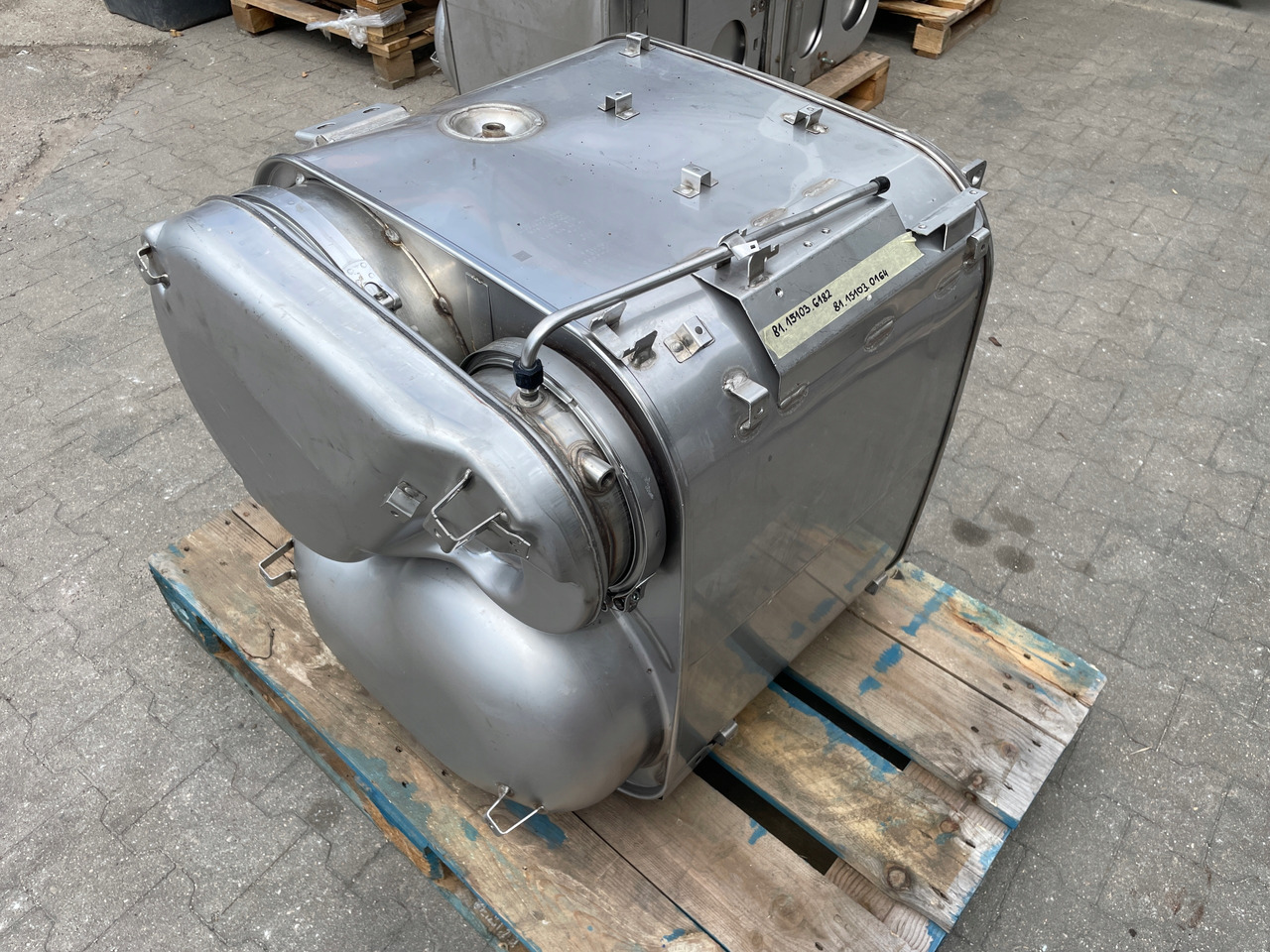 KATALIZATOR MAN TGX TGS EURO 6 DPF TŁUMIK WYDECH 81151036182 - Katalizator za Kamion: slika  KATALIZATOR MAN TGX TGS EURO 6 DPF TŁUMIK WYDECH 81151036182 - Katalizator za Kamion KATALIZATOR MAN TGX TGS EURO 6 DPF TŁUMIK WYDECH 81151036182 - Katalizator za Kamion: slika  KATALIZATOR MAN TGX TGS EURO 6 DPF TŁUMIK WYDECH 81151036182 - Katalizator za Kamion