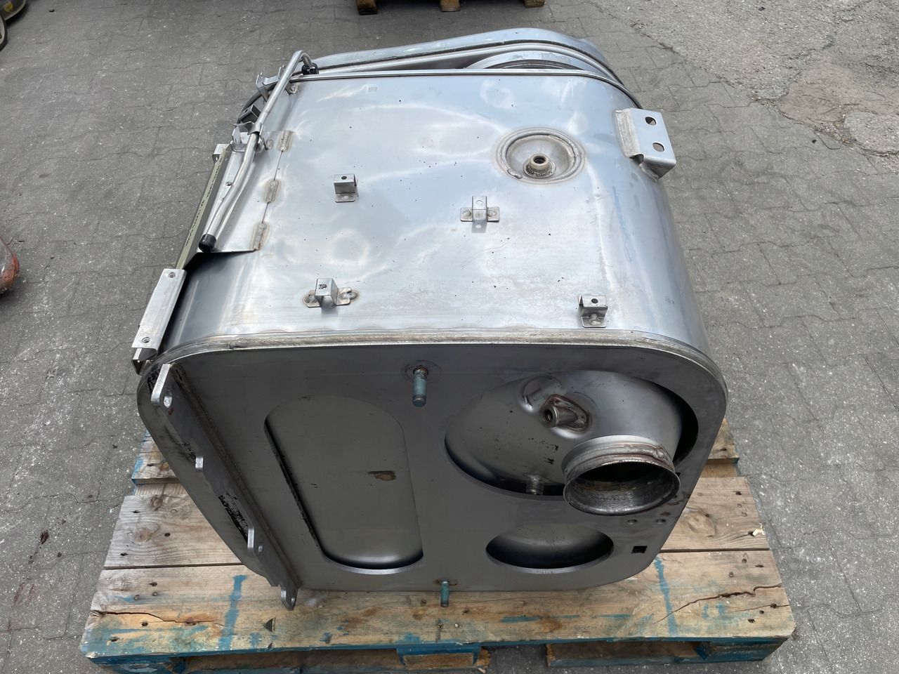 KATALIZATOR MAN TGX TGS EURO 6 DPF TŁUMIK WYDECH 81151036182 - Katalizator za Kamion: slika  KATALIZATOR MAN TGX TGS EURO 6 DPF TŁUMIK WYDECH 81151036182 - Katalizator za Kamion KATALIZATOR MAN TGX TGS EURO 6 DPF TŁUMIK WYDECH 81151036182 - Katalizator za Kamion: slika  KATALIZATOR MAN TGX TGS EURO 6 DPF TŁUMIK WYDECH 81151036182 - Katalizator za Kamion