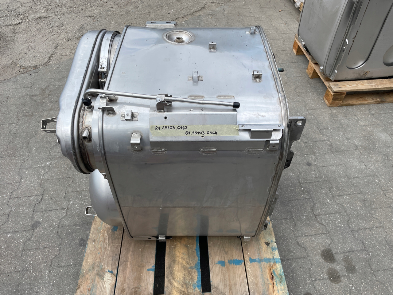 KATALIZATOR MAN TGX TGS EURO 6 DPF TŁUMIK WYDECH 81151036182 - Katalizator za Kamion: slika  KATALIZATOR MAN TGX TGS EURO 6 DPF TŁUMIK WYDECH 81151036182 - Katalizator za Kamion KATALIZATOR MAN TGX TGS EURO 6 DPF TŁUMIK WYDECH 81151036182 - Katalizator za Kamion: slika  KATALIZATOR MAN TGX TGS EURO 6 DPF TŁUMIK WYDECH 81151036182 - Katalizator za Kamion