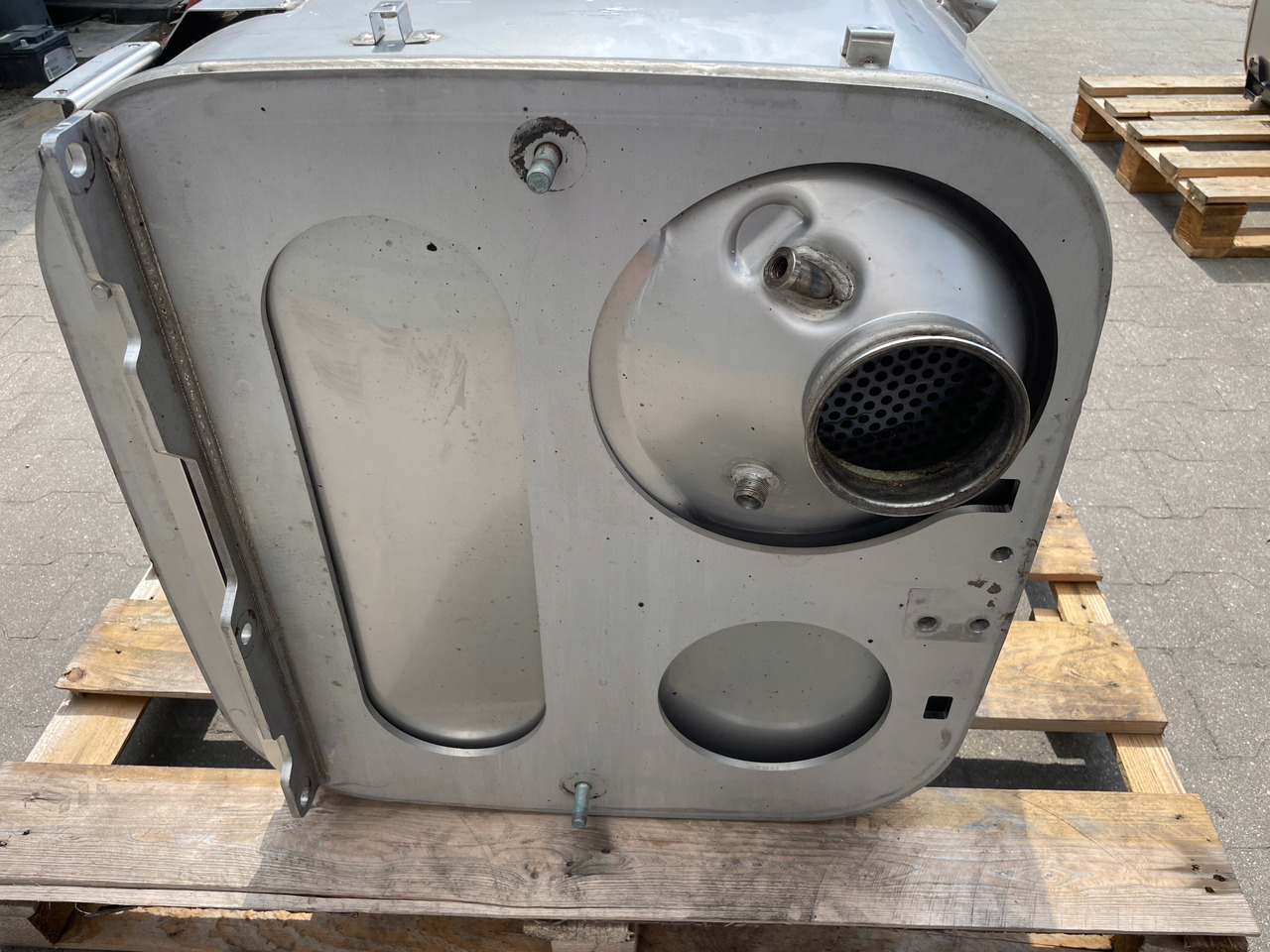 KATALIZATOR MAN TGX TGS EURO 6 DPF TŁUMIK WYDECH 81151036182 - Katalizator za Kamion: slika  KATALIZATOR MAN TGX TGS EURO 6 DPF TŁUMIK WYDECH 81151036182 - Katalizator za Kamion KATALIZATOR MAN TGX TGS EURO 6 DPF TŁUMIK WYDECH 81151036182 - Katalizator za Kamion: slika  KATALIZATOR MAN TGX TGS EURO 6 DPF TŁUMIK WYDECH 81151036182 - Katalizator za Kamion