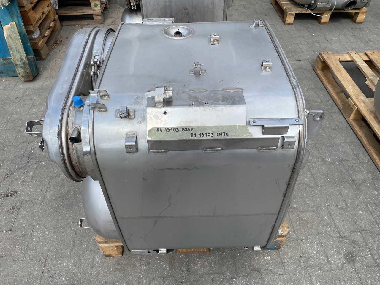 KATALIZATOR MAN TGX TGS EURO 6 DPF TŁUMIK WYDECH 81151036247 - Katalizator: slika  KATALIZATOR MAN TGX TGS EURO 6 DPF TŁUMIK WYDECH 81151036247 - Katalizator KATALIZATOR MAN TGX TGS EURO 6 DPF TŁUMIK WYDECH 81151036247 - Katalizator: slika  KATALIZATOR MAN TGX TGS EURO 6 DPF TŁUMIK WYDECH 81151036247 - Katalizator