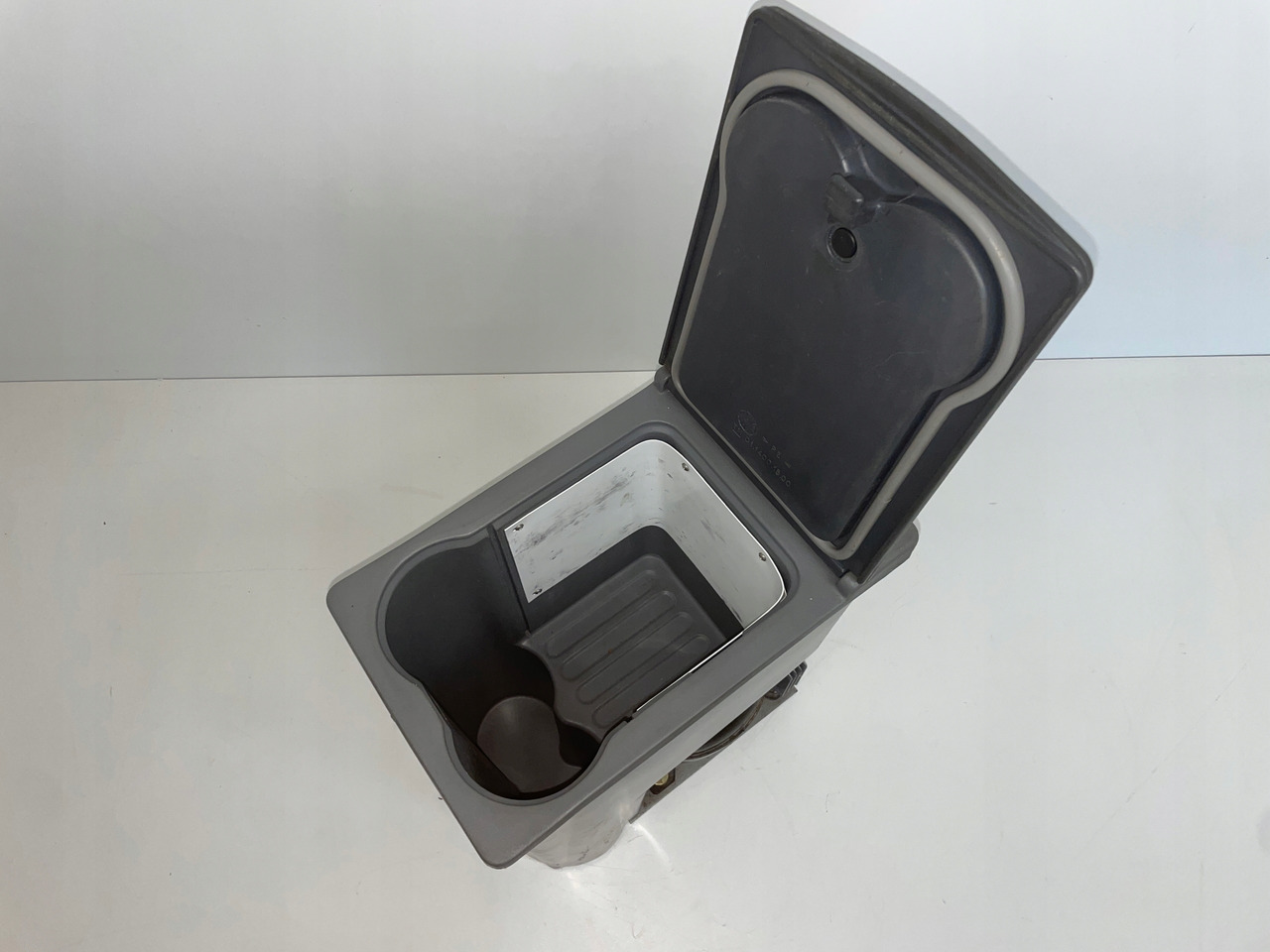 LODÓWKA CHŁODZIARKA MERCEDES ACTROS 80032324 - Kabina i unutrašnjost za Kamion: slika LODÓWKA CHŁODZIARKA MERCEDES ACTROS 80032324 - Kabina i unutrašnjost za Kamion LODÓWKA CHŁODZIARKA MERCEDES ACTROS 80032324 - Kabina i unutrašnjost za Kamion: slika LODÓWKA CHŁODZIARKA MERCEDES ACTROS 80032324 - Kabina i unutrašnjost za Kamion