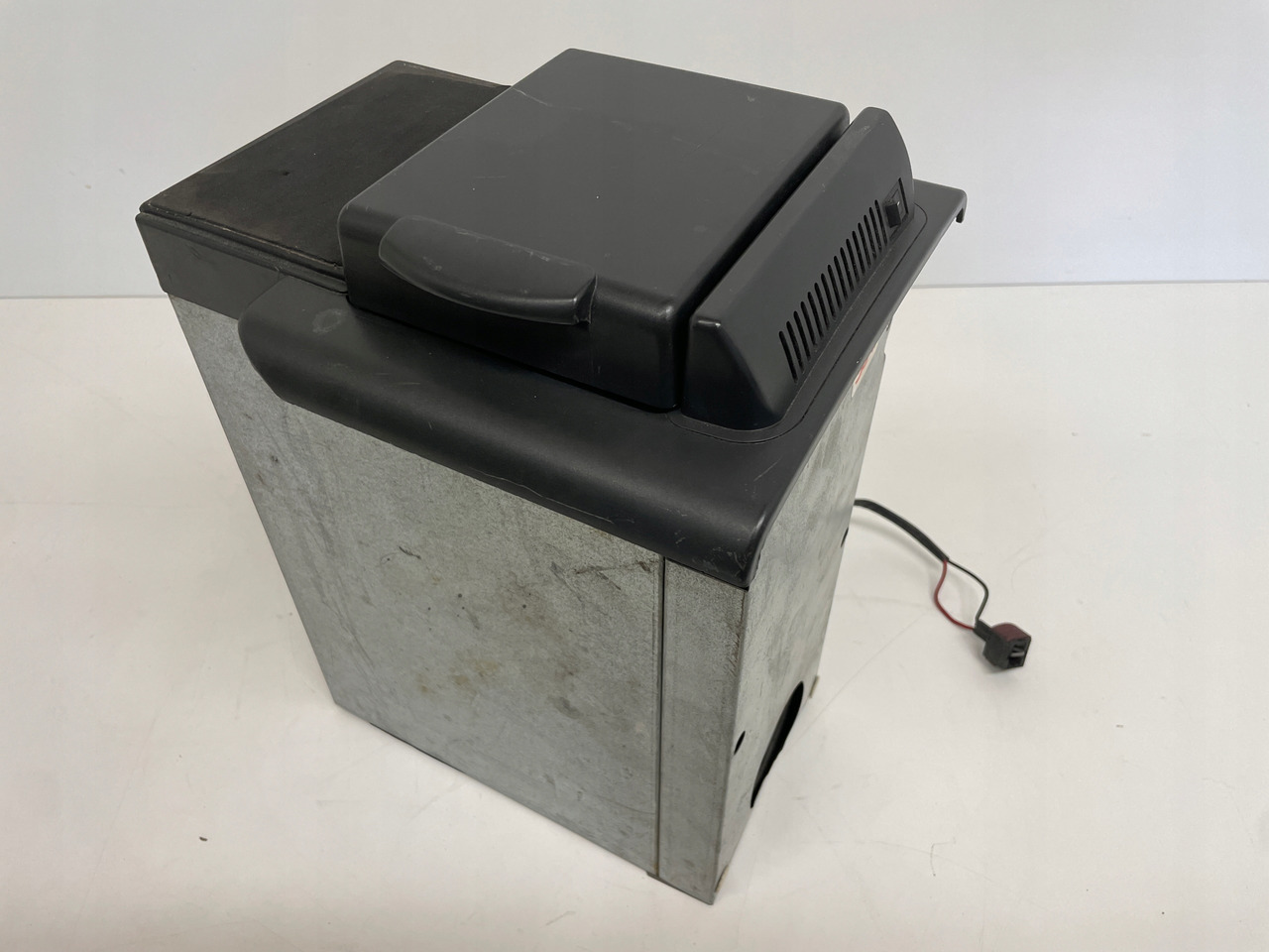 LODÓWKA CHŁODZIARKA RENAULT MAGNUM DXI 24V 6L 60W 5010309920 - Kabina i unutrašnjost za Kamion: slika LODÓWKA CHŁODZIARKA RENAULT MAGNUM DXI 24V 6L 60W 5010309920 - Kabina i unutrašnjost za Kamion LODÓWKA CHŁODZIARKA RENAULT MAGNUM DXI 24V 6L 60W 5010309920 - Kabina i unutrašnjost za Kamion: slika LODÓWKA CHŁODZIARKA RENAULT MAGNUM DXI 24V 6L 60W 5010309920 - Kabina i unutrašnjost za Kamion