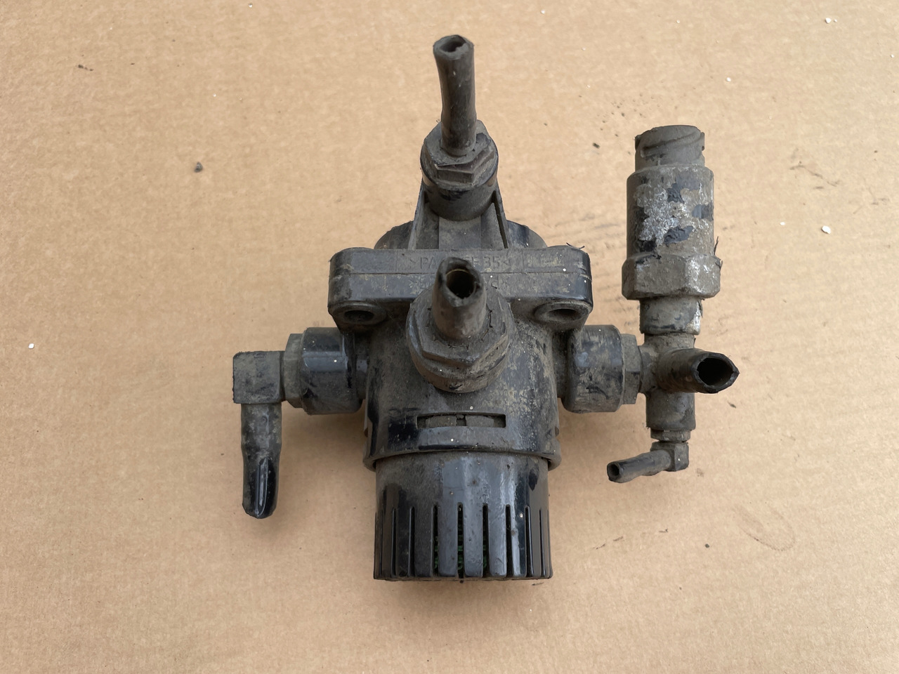 ZAWÓR HAMULCA RĘCZNEGO WABCO MAN TGX TGA TGS 81521166075 - Kočioni ventil za Kamion: slika ZAWÓR HAMULCA RĘCZNEGO WABCO MAN TGX TGA TGS 81521166075 - Kočioni ventil za Kamion ZAWÓR HAMULCA RĘCZNEGO WABCO MAN TGX TGA TGS 81521166075 - Kočioni ventil za Kamion: slika ZAWÓR HAMULCA RĘCZNEGO WABCO MAN TGX TGA TGS 81521166075 - Kočioni ventil za Kamion