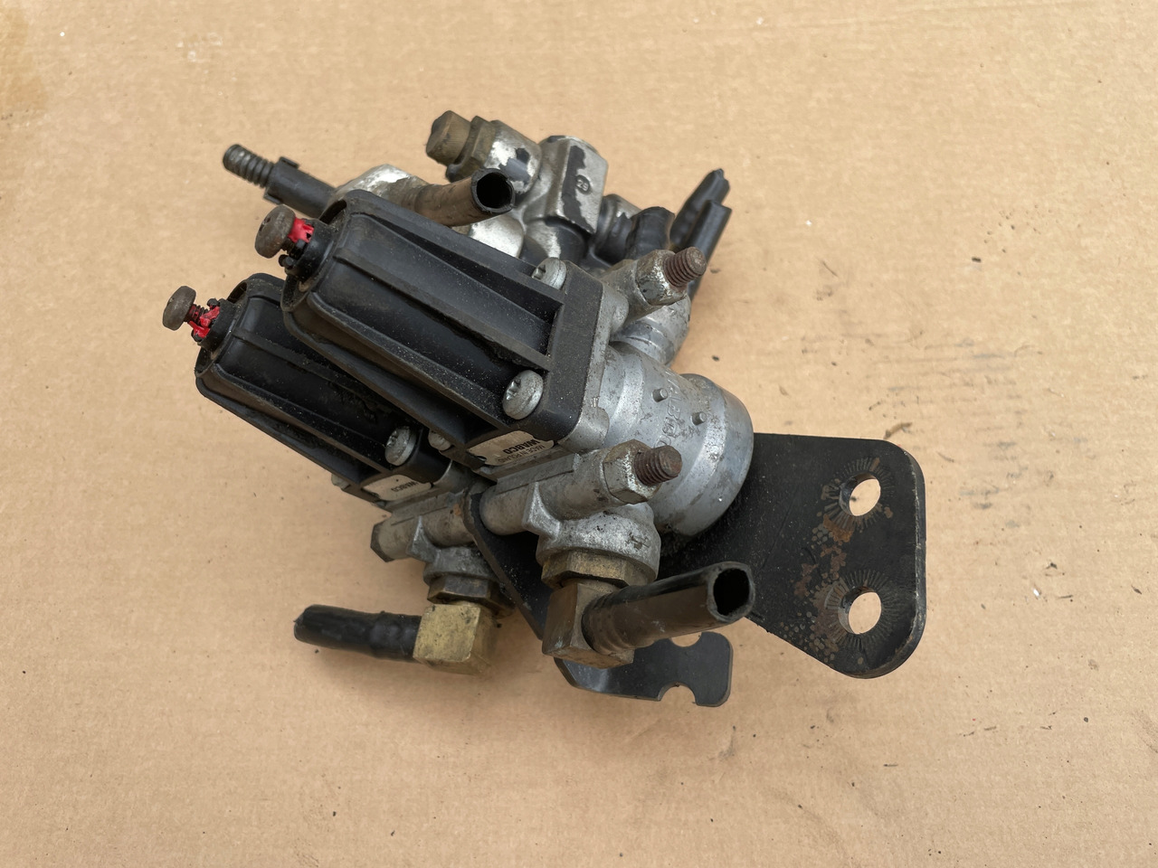 ZAWÓR REDUKCUJNY REDUKTOR CIŚNIENIA MAN TGA TGX TGS 4750103000 - Zračni ovjes za Kamion: slika ZAWÓR REDUKCUJNY REDUKTOR CIŚNIENIA MAN TGA TGX TGS 4750103000 - Zračni ovjes za Kamion ZAWÓR REDUKCUJNY REDUKTOR CIŚNIENIA MAN TGA TGX TGS 4750103000 - Zračni ovjes za Kamion: slika ZAWÓR REDUKCUJNY REDUKTOR CIŚNIENIA MAN TGA TGX TGS 4750103000 - Zračni ovjes za Kamion