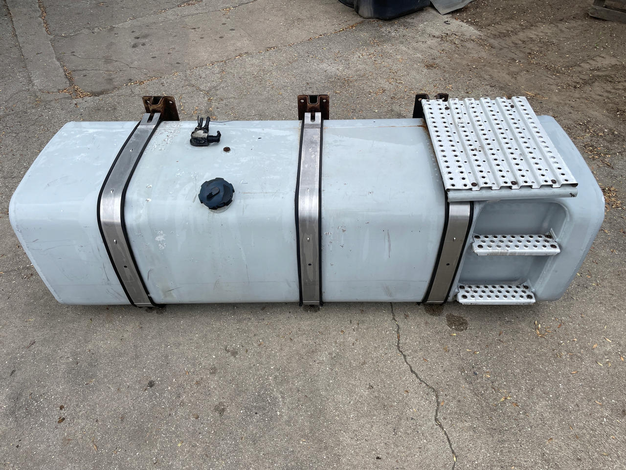 ZBIORNIK PALIWA 780 L MAN TGA TGX TGS 81122015670 - Spremnik goriva za Kamion: slika ZBIORNIK PALIWA 780 L MAN TGA TGX TGS 81122015670 - Spremnik goriva za Kamion ZBIORNIK PALIWA 780 L MAN TGA TGX TGS 81122015670 - Spremnik goriva za Kamion: slika ZBIORNIK PALIWA 780 L MAN TGA TGX TGS 81122015670 - Spremnik goriva za Kamion