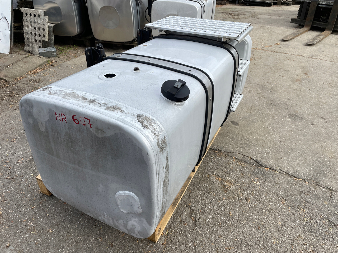 ZBIORNIK PALIWA MAN TGX TGS TGA 590 L 81122015663 - Spremnik goriva za Kamion: slika ZBIORNIK PALIWA MAN TGX TGS TGA 590 L 81122015663 - Spremnik goriva za Kamion ZBIORNIK PALIWA MAN TGX TGS TGA 590 L 81122015663 - Spremnik goriva za Kamion: slika ZBIORNIK PALIWA MAN TGX TGS TGA 590 L 81122015663 - Spremnik goriva za Kamion