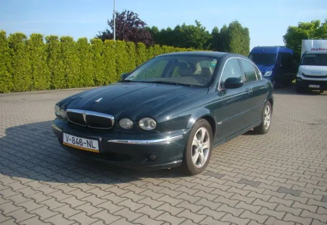 Jaguar X-Type - Limuzina: slika  Jaguar X-Type - Limuzina Jaguar X-Type - Limuzina: slika  Jaguar X-Type - Limuzina