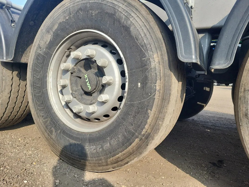 Transporter kontejnera/ Poluprikolica s izmjenjivim sanducima Lecitrailer SR3EC: slika Transporter kontejnera/ Poluprikolica s izmjenjivim sanducima Lecitrailer SR3EC