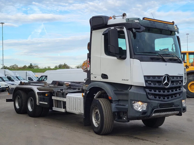 Mercedes-Benz Arocs 3342 Arocs - Kamion s kabelskim sustavom: slika Mercedes-Benz Arocs 3342 Arocs - Kamion s kabelskim sustavom Mercedes-Benz Arocs 3342 Arocs - Kamion s kabelskim sustavom: slika Mercedes-Benz Arocs 3342 Arocs - Kamion s kabelskim sustavom
