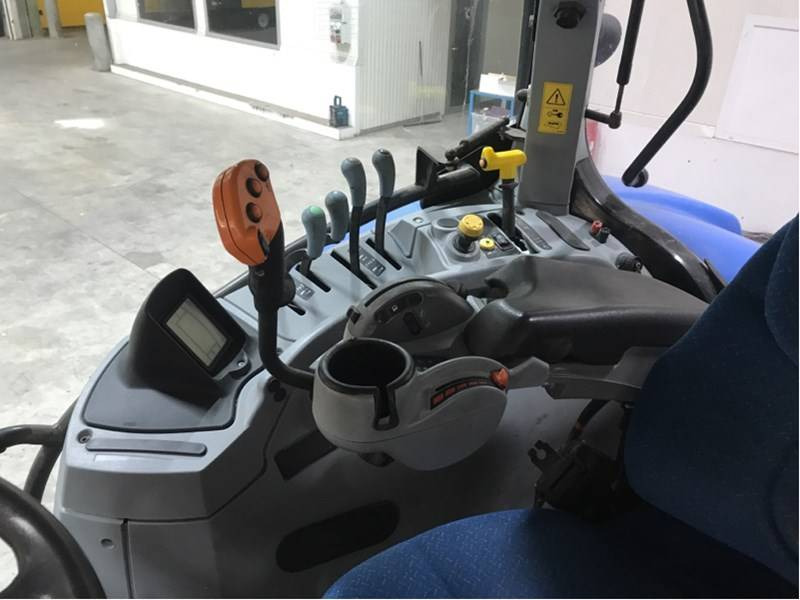 New Holland T7.250 - Traktor: slika New Holland T7.250 - Traktor New Holland T7.250 - Traktor: slika New Holland T7.250 - Traktor