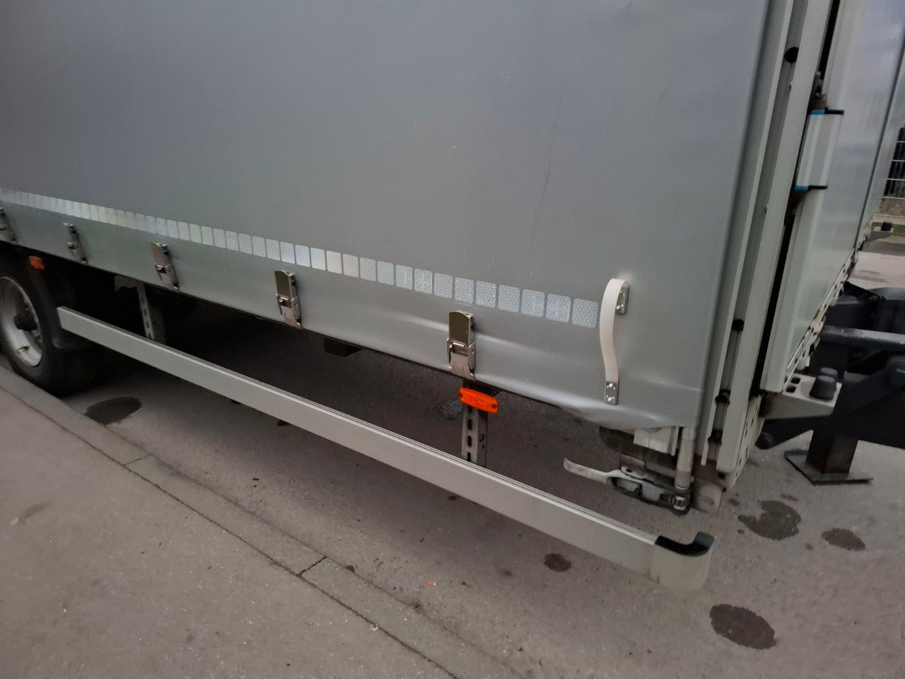 Fliegl TKF 118, Schiebeplane, Durchlader, Luft, - Prikolica s ceradom: slika Fliegl TKF 118, Schiebeplane, Durchlader, Luft, - Prikolica s ceradom Fliegl TKF 118, Schiebeplane, Durchlader, Luft, - Prikolica s ceradom: slika Fliegl TKF 118, Schiebeplane, Durchlader, Luft, - Prikolica s ceradom