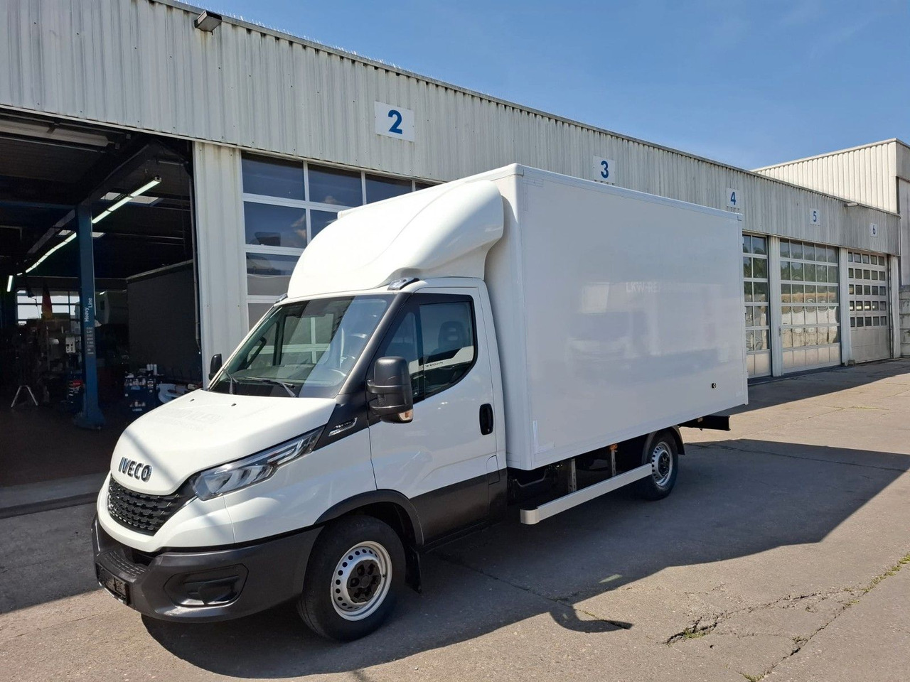 Iveco 35-160P/A8, Klima, HiMatik, LED, Luft, - Dostavno vozilo sa zatvorenim sandukom: slika Iveco 35-160P/A8, Klima, HiMatik, LED, Luft, - Dostavno vozilo sa zatvorenim sandukom Iveco 35-160P/A8, Klima, HiMatik, LED, Luft, - Dostavno vozilo sa zatvorenim sandukom: slika Iveco 35-160P/A8, Klima, HiMatik, LED, Luft, - Dostavno vozilo sa zatvorenim sandukom