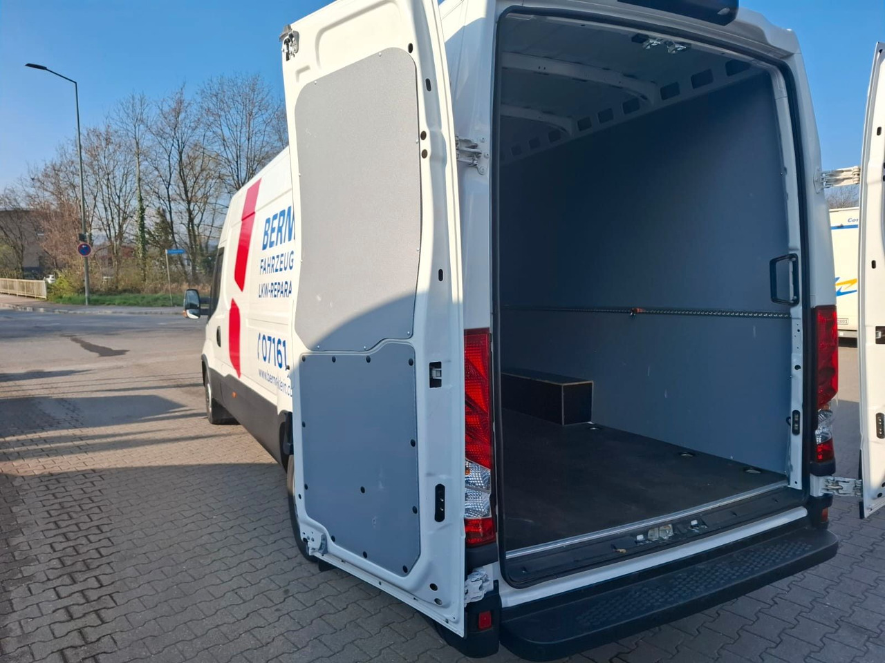 Iveco 35-160V/P, Luftfed., KLima, HiMatic, DAB,. - Furgon: slika Iveco 35-160V/P, Luftfed., KLima, HiMatic, DAB,. - Furgon Iveco 35-160V/P, Luftfed., KLima, HiMatic, DAB,. - Furgon: slika Iveco 35-160V/P, Luftfed., KLima, HiMatic, DAB,. - Furgon