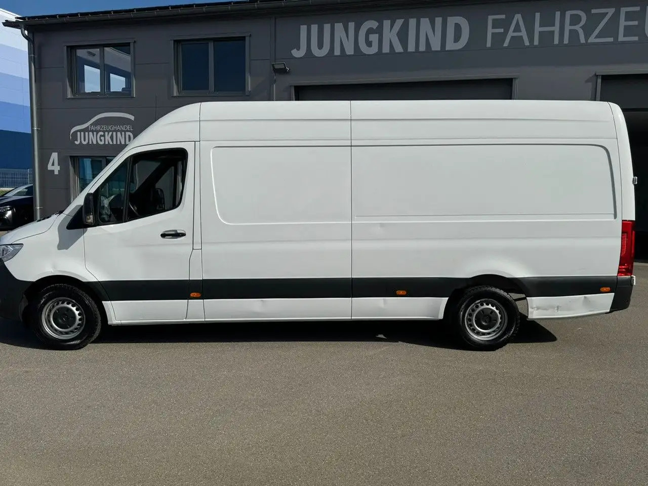 Mercedes-Benz Sprinter 316 CDI Maxi Lang Klima MBUX - Furgon: slika Mercedes-Benz Sprinter 316 CDI Maxi Lang Klima MBUX - Furgon Mercedes-Benz Sprinter 316 CDI Maxi Lang Klima MBUX - Furgon: slika Mercedes-Benz Sprinter 316 CDI Maxi Lang Klima MBUX - Furgon