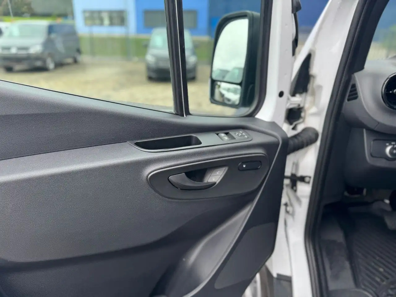 Mercedes-Benz Sprinter 317 CDI Lang Hoch Klima MBUX AHK 2,8t - Furgon: slika Mercedes-Benz Sprinter 317 CDI Lang Hoch Klima MBUX AHK 2,8t - Furgon Mercedes-Benz Sprinter 317 CDI Lang Hoch Klima MBUX AHK 2,8t - Furgon: slika Mercedes-Benz Sprinter 317 CDI Lang Hoch Klima MBUX AHK 2,8t - Furgon