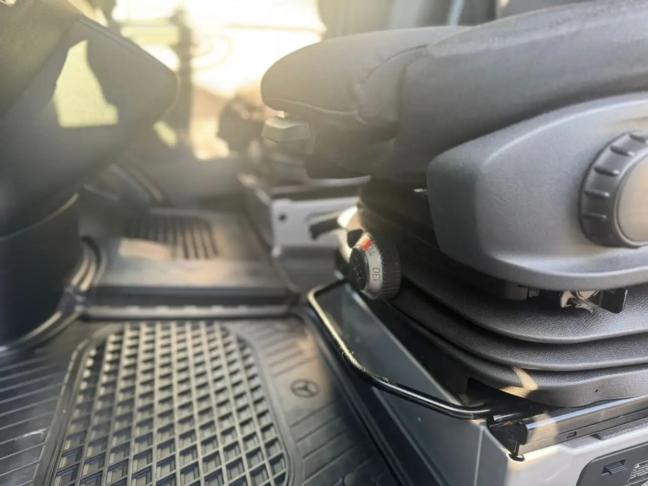 Mercedes-Benz Sprinter 317 CDI Lang Hoch Klima MBUX Silber LED - Furgon: slika Mercedes-Benz Sprinter 317 CDI Lang Hoch Klima MBUX Silber LED - Furgon Mercedes-Benz Sprinter 317 CDI Lang Hoch Klima MBUX Silber LED - Furgon: slika Mercedes-Benz Sprinter 317 CDI Lang Hoch Klima MBUX Silber LED - Furgon