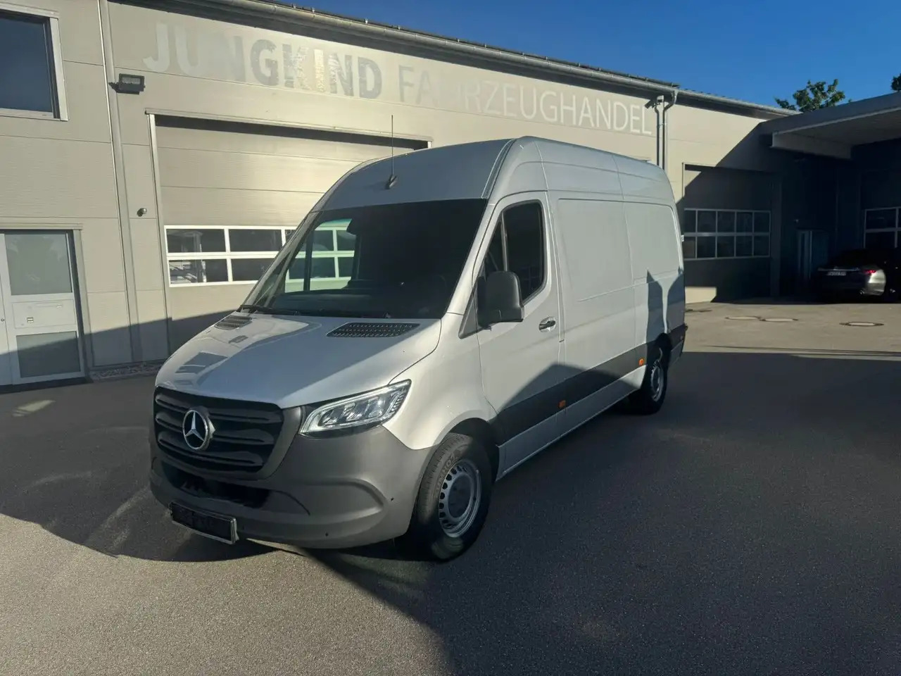 Mercedes-Benz Sprinter 317 CDI Lang Hoch Klima MBUX Silber LED - Furgon: slika Mercedes-Benz Sprinter 317 CDI Lang Hoch Klima MBUX Silber LED - Furgon Mercedes-Benz Sprinter 317 CDI Lang Hoch Klima MBUX Silber LED - Furgon: slika Mercedes-Benz Sprinter 317 CDI Lang Hoch Klima MBUX Silber LED - Furgon