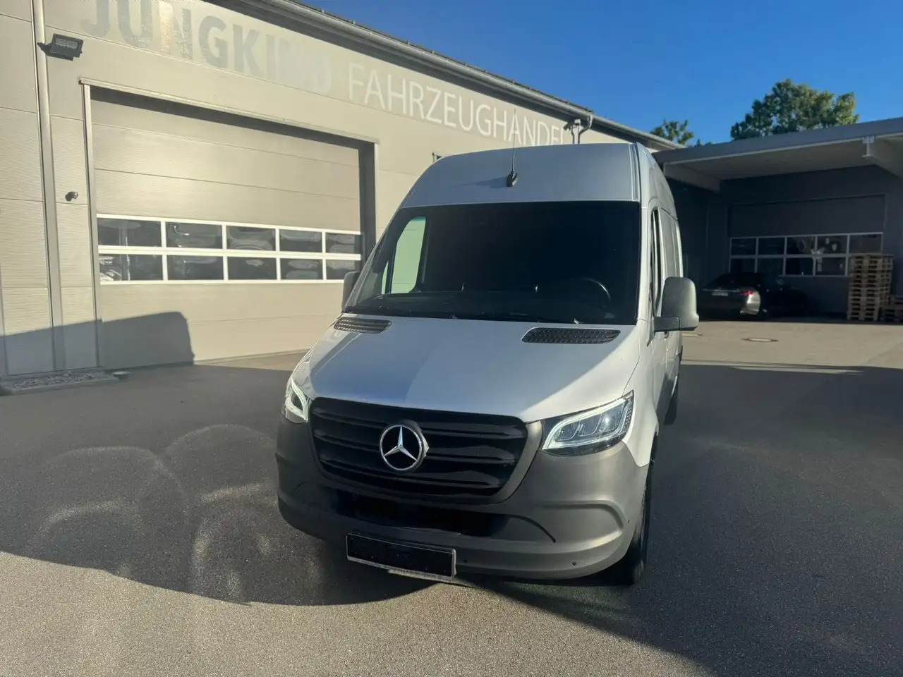 Mercedes-Benz Sprinter 317 CDI Lang Hoch Klima MBUX Silber LED - Furgon: slika Mercedes-Benz Sprinter 317 CDI Lang Hoch Klima MBUX Silber LED - Furgon Mercedes-Benz Sprinter 317 CDI Lang Hoch Klima MBUX Silber LED - Furgon: slika Mercedes-Benz Sprinter 317 CDI Lang Hoch Klima MBUX Silber LED - Furgon