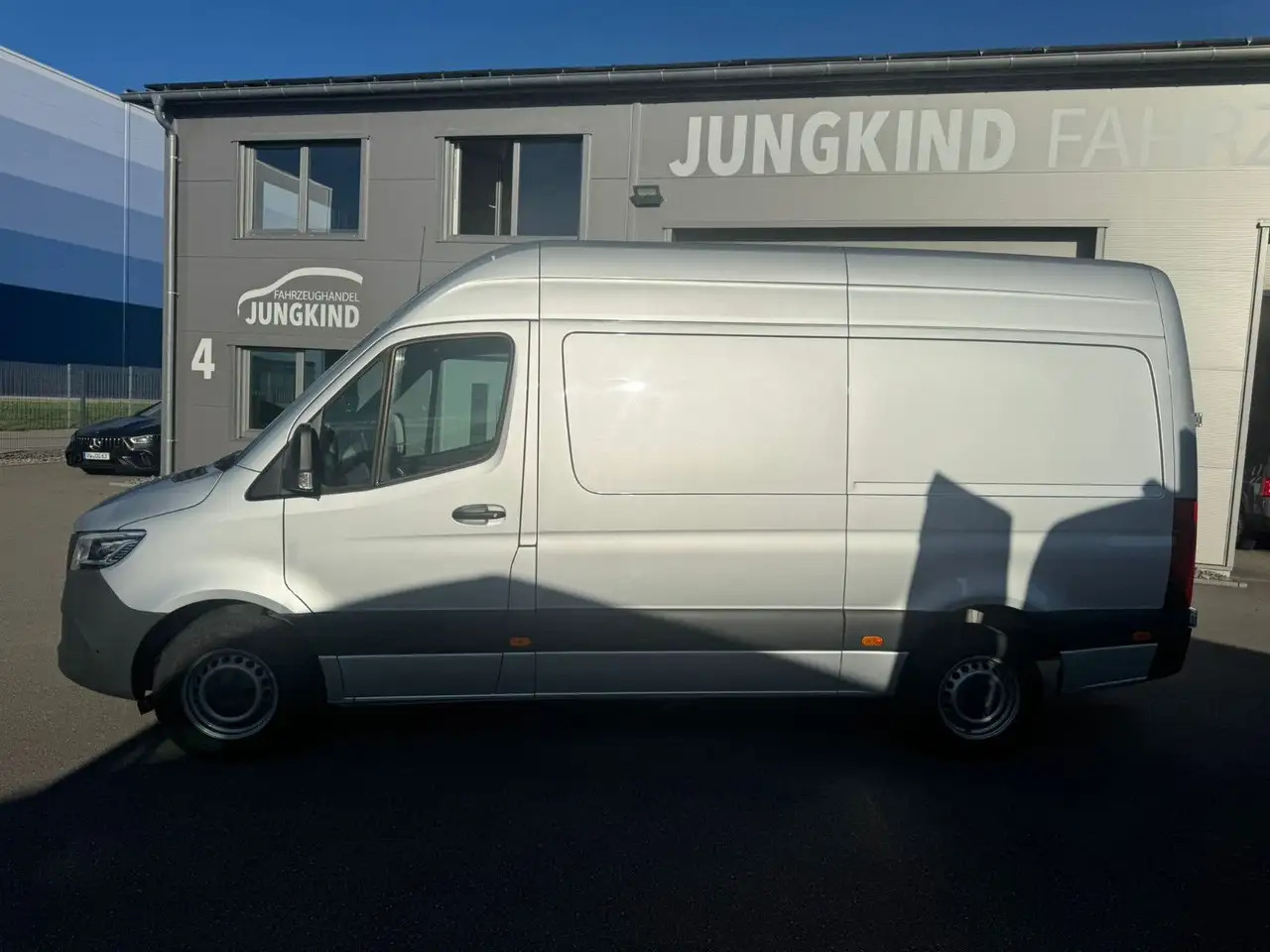 Mercedes-Benz Sprinter 317 CDI Lang Hoch Klima MBUX Silber LED - Furgon: slika Mercedes-Benz Sprinter 317 CDI Lang Hoch Klima MBUX Silber LED - Furgon Mercedes-Benz Sprinter 317 CDI Lang Hoch Klima MBUX Silber LED - Furgon: slika Mercedes-Benz Sprinter 317 CDI Lang Hoch Klima MBUX Silber LED - Furgon