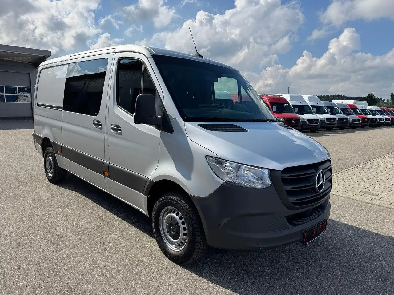 Mercedes-Benz Sprinter 317 CDI Lang Silber MBUX RWD Klima - Furgon: slika Mercedes-Benz Sprinter 317 CDI Lang Silber MBUX RWD Klima - Furgon Mercedes-Benz Sprinter 317 CDI Lang Silber MBUX RWD Klima - Furgon: slika Mercedes-Benz Sprinter 317 CDI Lang Silber MBUX RWD Klima - Furgon
